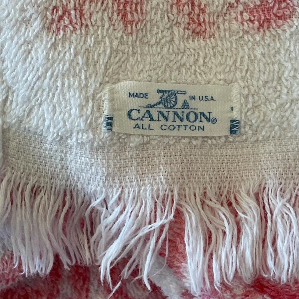 Vintage 70s Cannon Royal Family Three Roses Bath Towel Fringe Pink Retro Mod